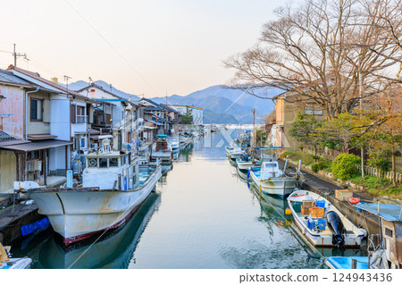 Yoshiwara Cove in Spring, Maizuru City, Kyoto Prefecture 124943436