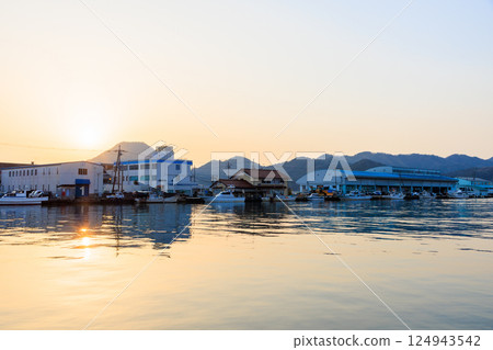 Spring Maizuru Port and sunset, Maizuru City, Kyoto Prefecture 124943542