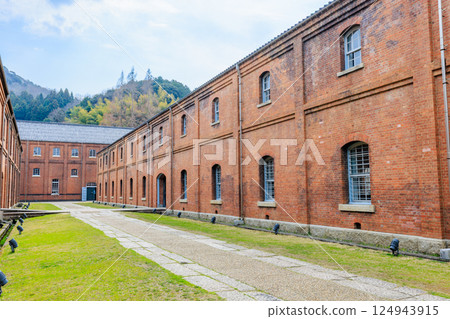 Spring at Maizuru Red Brick Park, Maizuru City, Kyoto Prefecture 124943915