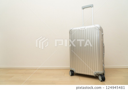 Aluminum suitcase 124945481