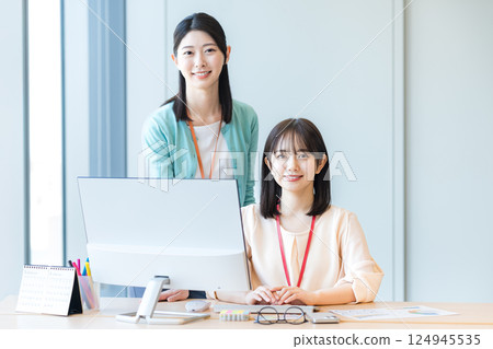 Business woman working in the office 124945535