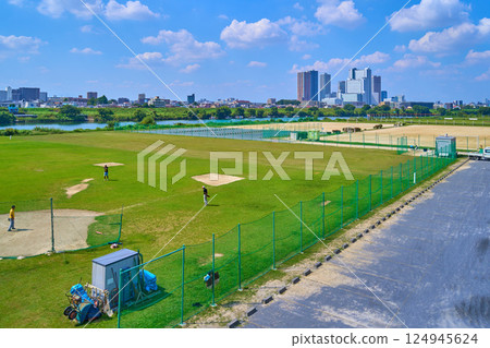 夏季從東京都大田區煤氣橋地區望去的西北側景色(川崎市中丸子、下沼部、玉川煤氣橋綠地等) 夏季從東京都大田區煤氣橋地區望去的西北側景色(川崎市中丸子、下沼部、玉川煤氣橋綠地等) 124945624