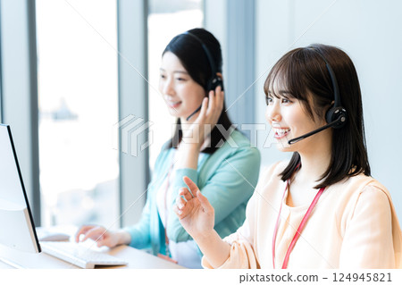 Female operator working in the office 124945821