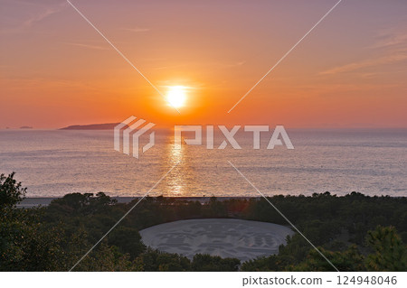 【錢形沙畫（傍晚）】（高畫質版）香川縣觀音寺市有明町 124948046