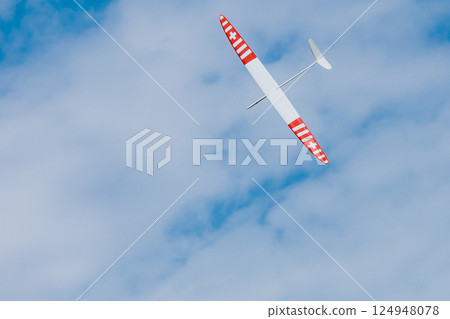RC soaring plane on blue sky 124948078