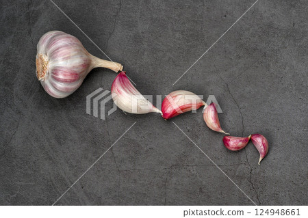 A bag of fresh garlic heads. Purple garlic. Suitable for hot drinks, health, gastronomy, nutritional topics. A bag of fresh garlic heads. Purple garlic. Suitable for hot drinks, health, gastronomy, nutritional topics. 124948661