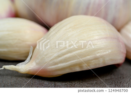 A bag of fresh garlic heads. Purple garlic. Suitable for hot drinks, health, gastronomy, nutritional topics. A bag of fresh garlic heads. Purple garlic. Suitable for hot drinks, health, gastronomy, nutritional topics. 124948700