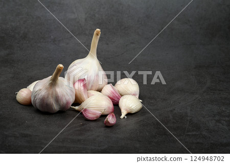 A bag of fresh garlic heads. Purple garlic. Suitable for hot drinks, health, gastronomy, nutritional topics. A bag of fresh garlic heads. Purple garlic. Suitable for hot drinks, health, gastronomy, nutritional topics. 124948702