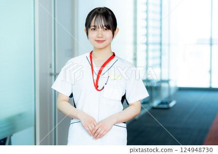 在醫院工作的醫務人員 124948730