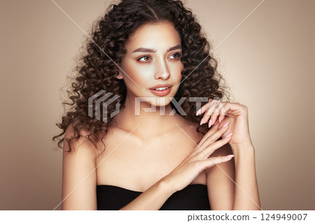 Beautiful smiling woman with afro curls Beautiful smiling woman with afro curls 124949007