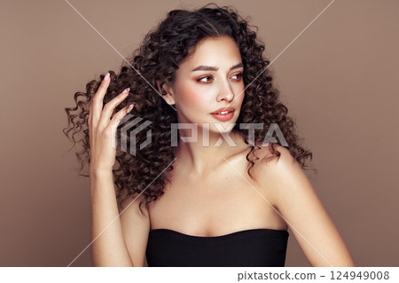 Beautiful smiling woman with afro curls Beautiful smiling woman with afro curls 124949008