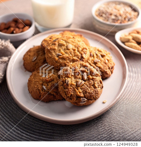 Whole Wheat cookie with Mixed Cereal, Healthy home cooking concept 124949328