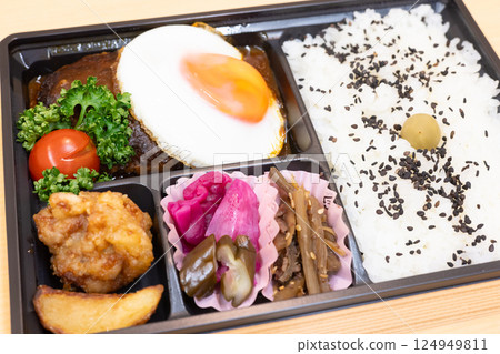 Delicious fried egg hamburger lunch box 124949811