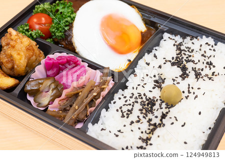 Delicious fried egg hamburger lunch box 124949813