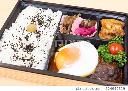 Delicious fried egg hamburger lunch box 124949819