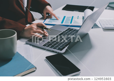 Tax deduction planning concept. Women use a calculator to calculate expenses and taxes to receive tax deductions for personal individual Income. tax return for individual persons.monthly expenses Tax deduction planning concept. Women use a calculator to calculate expenses and taxes to receive tax deductions for personal individual Income. tax return for individual persons.monthly expenses 124951603