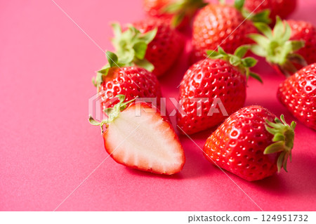 Strawberries on a pink background 124951732