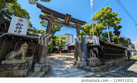 大阪福島海老八坂神社鳥居 124951832