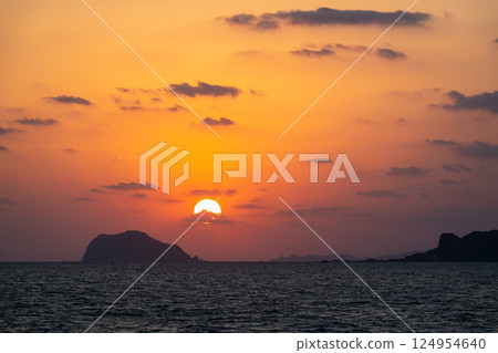 Spring Sunrise Over Keelung Islet in Jinshan. 124954640