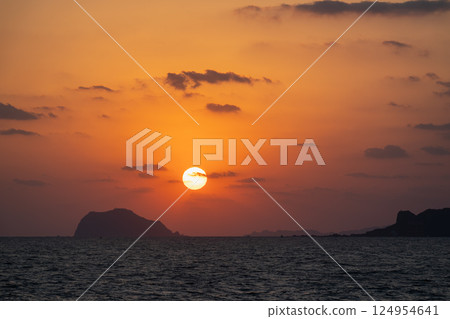 Golden Sunrise Over Jinshan Coast in Spring. 124954641
