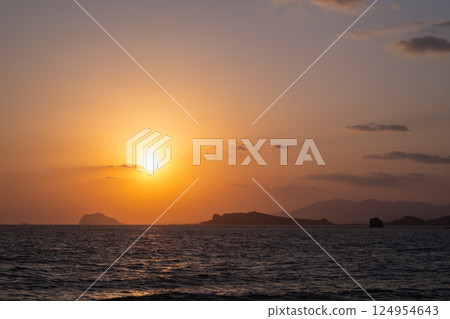 Spring Sunrise Over Keelung Islet in Jinshan. 124954643