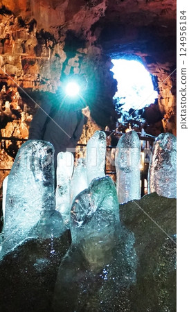 A mysterious limestone cavern woven with icicles 124956184