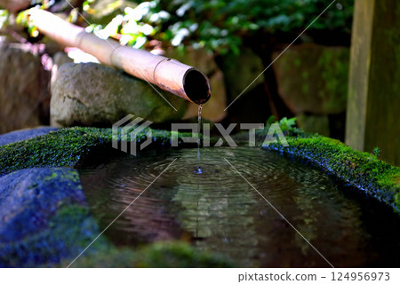 A Japanese-style image of the sacred water on the approach to the inner shrine of Ogamiyama Shrine, Daisen-Oki National Park, Chugoku region, Daisen Town, Tottori Prefecture (1) 124956973
