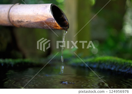 A Japanese-style image of the sacred water on the approach to the inner shrine of Ogamiyama Shrine, Daisen-Oki National Park, Chugoku region, Daisen Town, Tottori Prefecture (4) A Japanese-style image of the sacred water on the approach to the inner shrine of Ogamiyama Shrine, Daisen-Oki National Park, Chugoku region, Daisen Town, Tottori Prefecture (4) 124956976