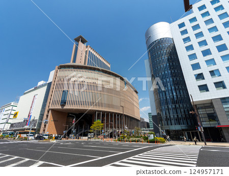 神戶市中央區三宮國際會議中心前十字路口(晴天) 神戶市中央區三宮國際會議中心前十字路口(晴天) 124957171