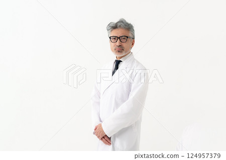 A white coat male 124957379