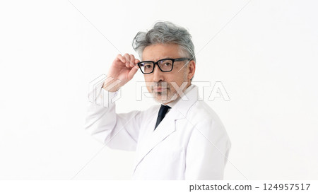 A white coat male 124957517