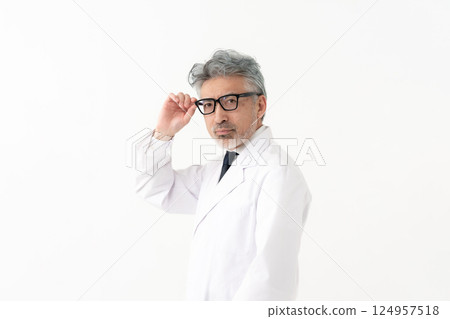 A white coat male 124957518