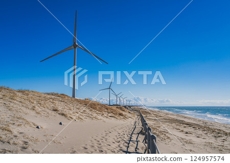 A view of wind turbines lined up on the coast of Chihama Sand Dunes in Kakegawa City against the blue sky (Shizuoka Prefecture) A view of wind turbines lined up on the coast of Chihama Sand Dunes in Kakegawa City against the blue sky (Shizuoka Prefecture) 124957574