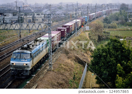 EF66108 container freight train running on the Tokaido Main Line in 2007 124957865