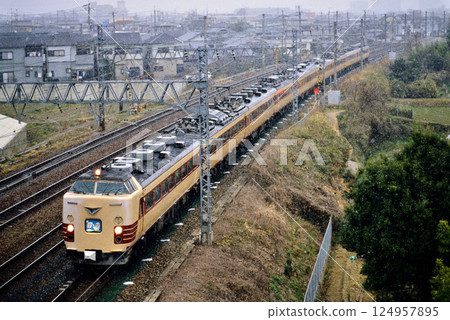 2007: 9 cars of the 485 series L express Raicho train running on the Tokaido Line 2007: 9 cars of the 485 series L express Raicho train running on the Tokaido Line 124957895