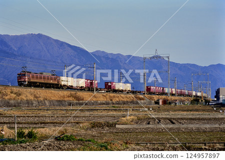 EF81122 container freight train running on the Kosei Line in 2007 EF81122 container freight train running on the Kosei Line in 2007 124957897