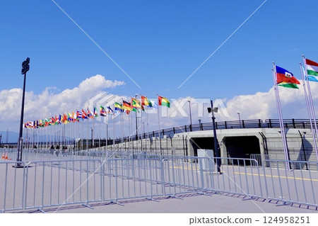 EXPO2025 Osaka Kansai Expo - A scene of international flags fluttering near the East Gate, Yumeshima, Konohana Ward, Osaka City EXPO2025 Osaka Kansai Expo - A scene of international flags fluttering near the East Gate, Yumeshima, Konohana Ward, Osaka City 124958251