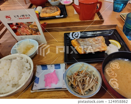 鮭魚裙邊牛排套餐 鮭魚裙邊牛排套餐 124958862