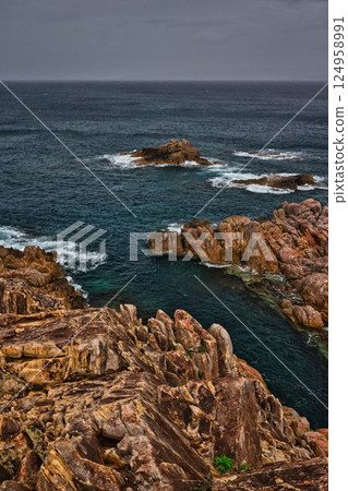 暴雨肆虐，通往龍宮神社的道路 124958991