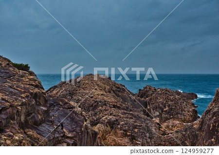 暴雨肆虐，通往龍宮神社的道路 124959277