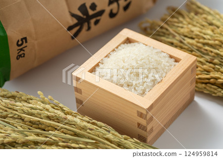 White rice 124959814