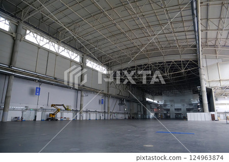 Empty warehouse of finished products at factory 124963874