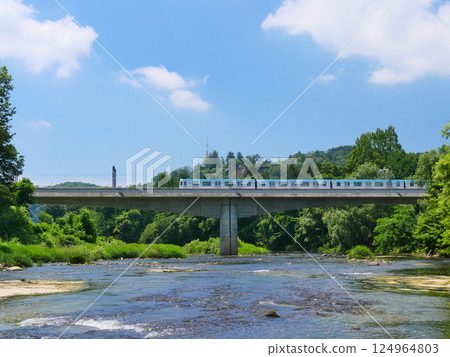 流經仙台市的廣瀨川和仙台市營地鐵東西線（宮城縣仙台市） 124964803