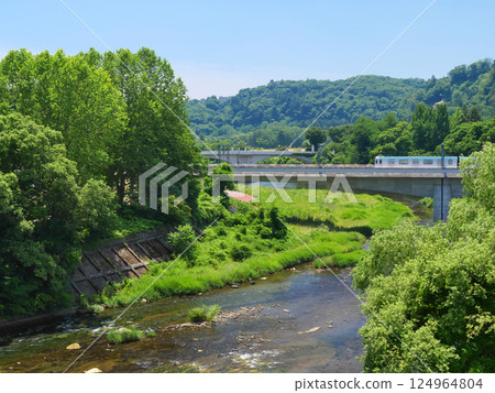 流經仙台市的廣瀨川景色（宮城縣仙台市） 124964804