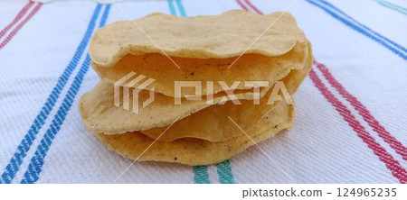 Mexican food: 5 tostadas on a cloth 124965235
