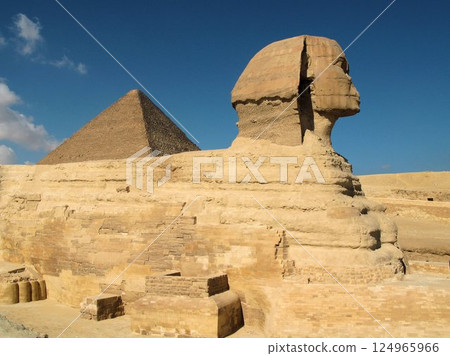 Sphinx and Pyramids of Giza, Cairo Egypt Sphinx and Pyramids of Giza, Cairo Egypt 124965966