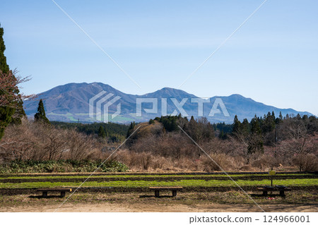 日本岡山縣真庭市蒜山高原美麗的春日風景 124966001