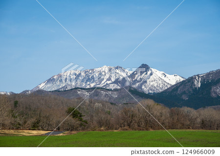Beautiful spring scenery of Hiruzen Plateau in Maniwa City, Okayama Prefecture, Japan 124966009
