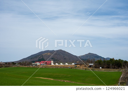 Beautiful spring scenery of Hiruzen Plateau in Maniwa City, Okayama Prefecture, Japan 124966021