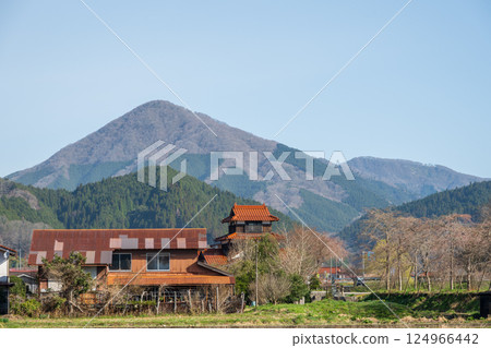 Beautiful spring scenery in Shinjo Village, Okayama Prefecture, Japan Beautiful spring scenery in Shinjo Village, Okayama Prefecture, Japan 124966442